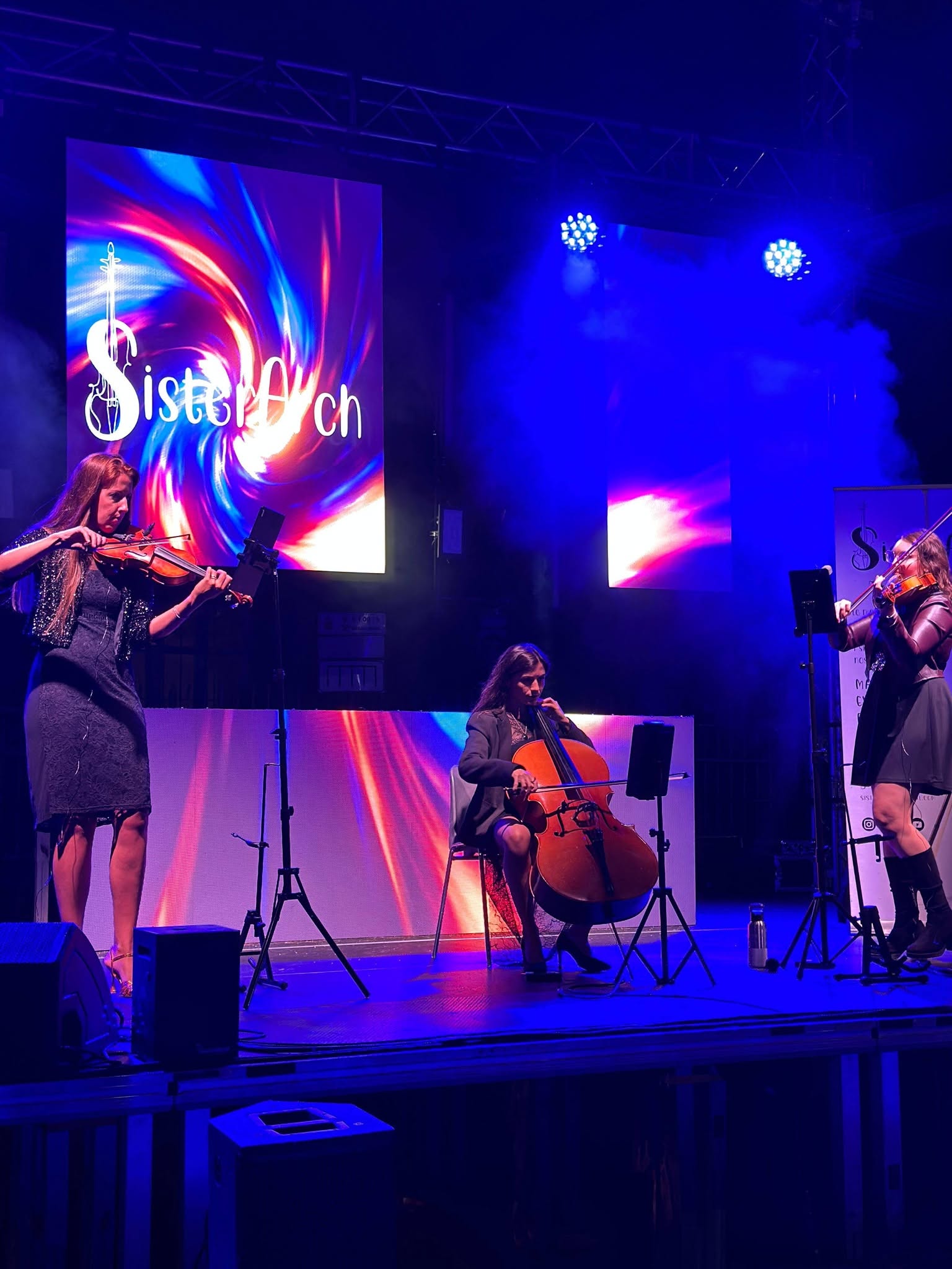 Sister Arch in concerto su palco