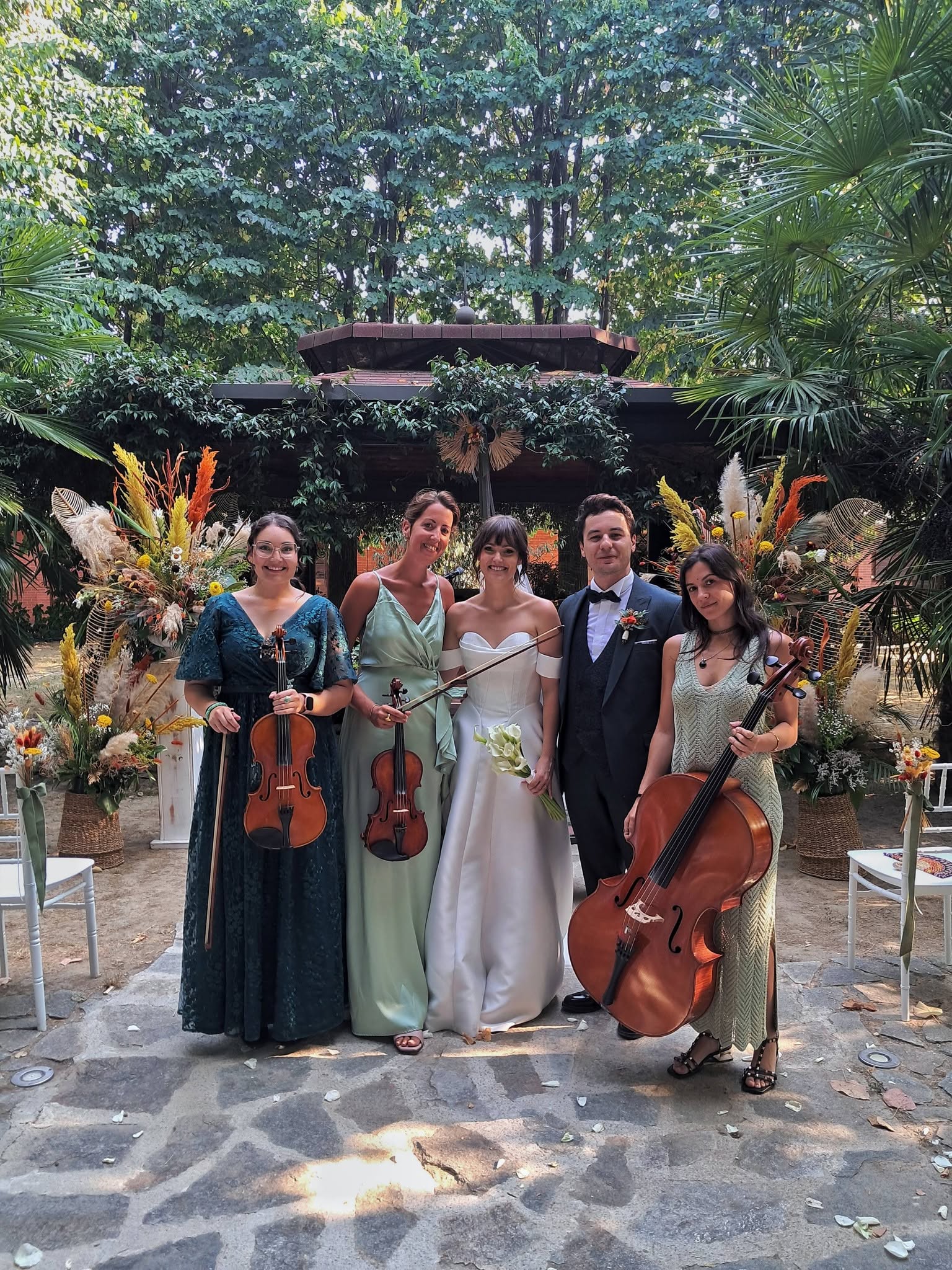 Sister Arch con gli sposi