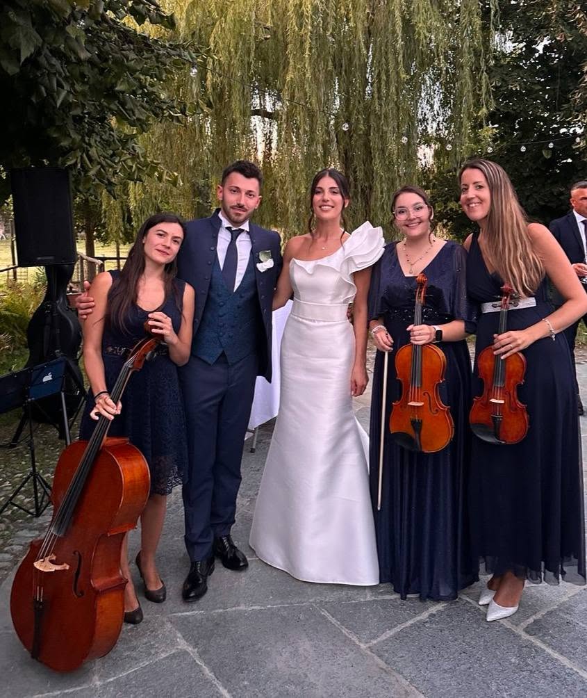 Sister Arch con gli sposi