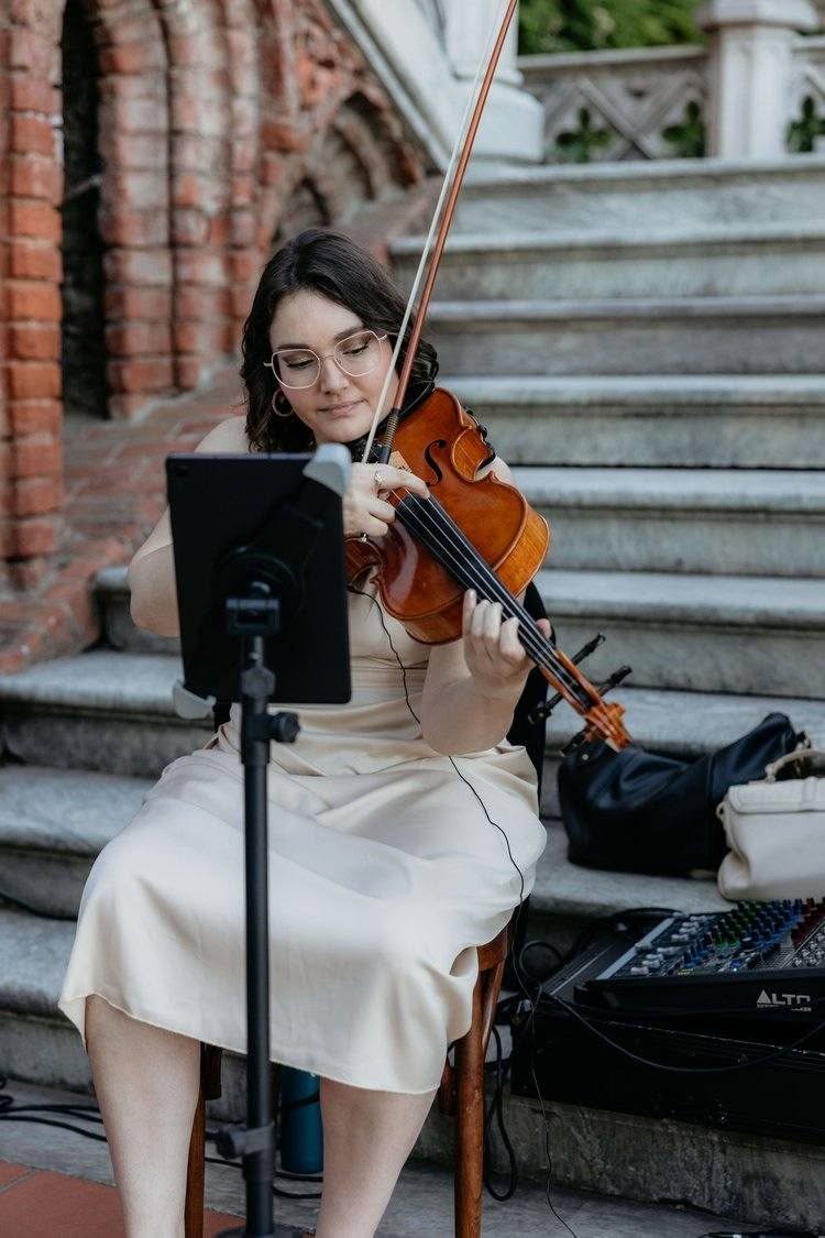 Ilaria Bogetti, viola e voce