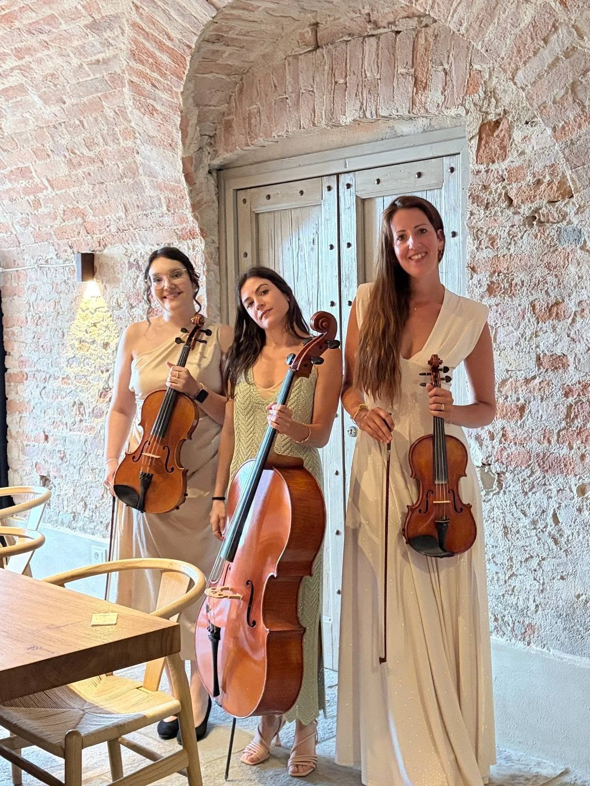 Le tre Sister Arch con i loro strumenti